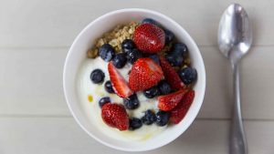 Doctors warn daily yogurt eaters about hidden health risks most people never consider